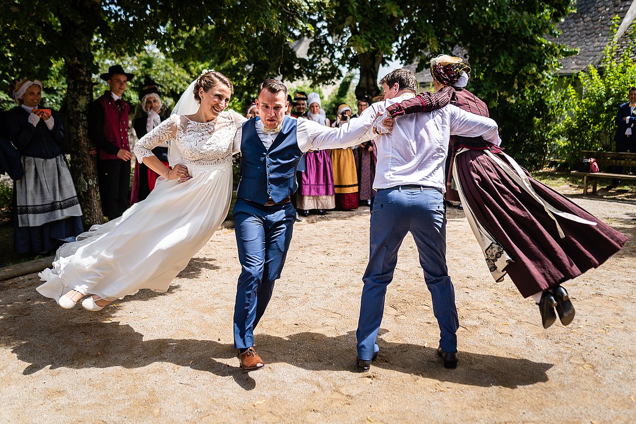 Traditional Aveyron wedding dance
