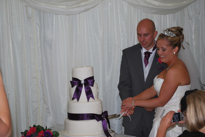 images/Welsh_couple_cake.jpg