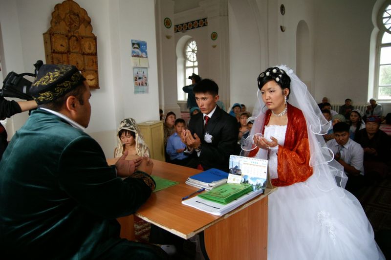 images/kazakh_wedding_ceremony.jpg