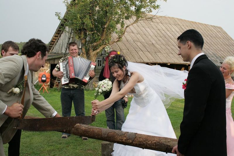 traditional lithuanian wedding dress